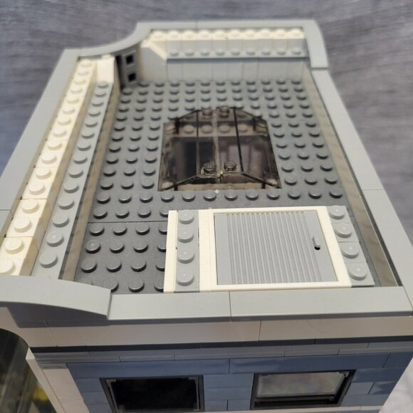 Lego Creator 10255 Assembly Square - Picture 13 of 14